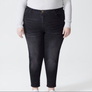 Universal Standard Seine Jeans Distressed Black
